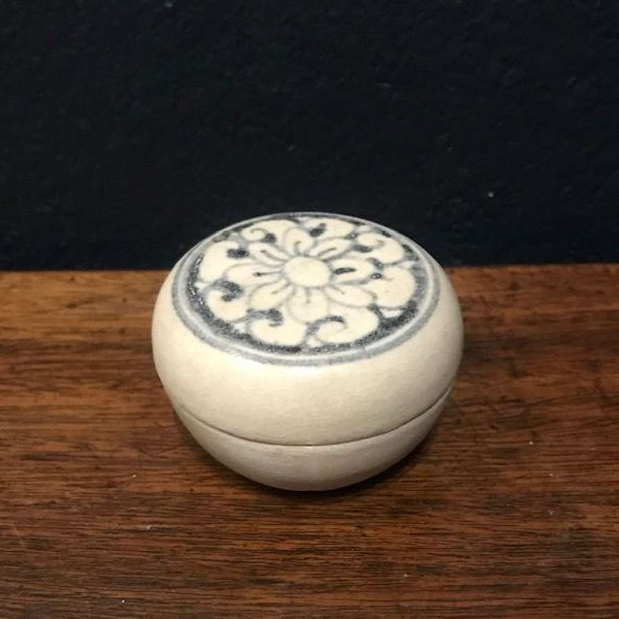 15th c. blue and white cosmetic box - Hoi An Hoard