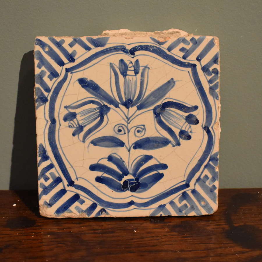 17th c. Dutch Delft 'Accolade' tile with Wanli corners